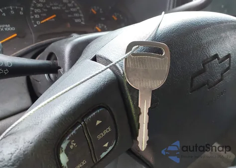 2005 Chevrolet Silverado 1500 Z71 from USA, damaged, VIN 2GCEK13T151365259